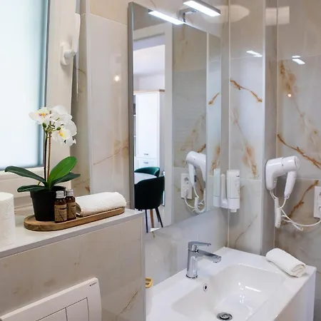 Major Apartmanhaz تيهاني