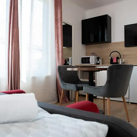 Major Apartmanhaz Διαμέρισμα *