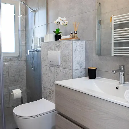 Major Apartmanhaz شقة تيهاني