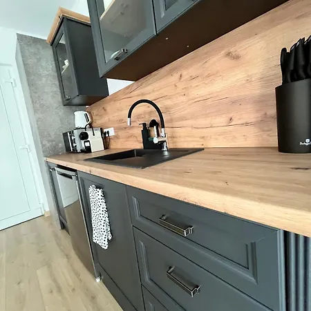 Major Apartmanhaz * تيهاني