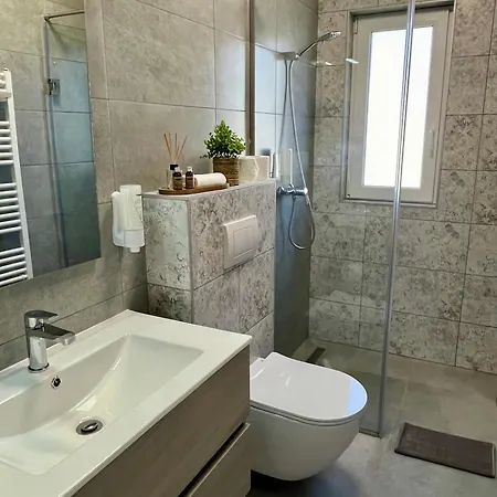 Major Apartmanhaz * تيهاني