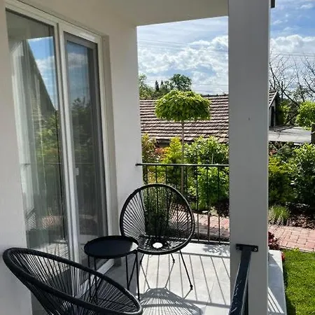 Major Apartmanhaz * تيهاني